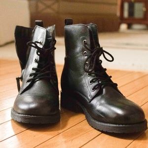 Steve Madden- Antonie